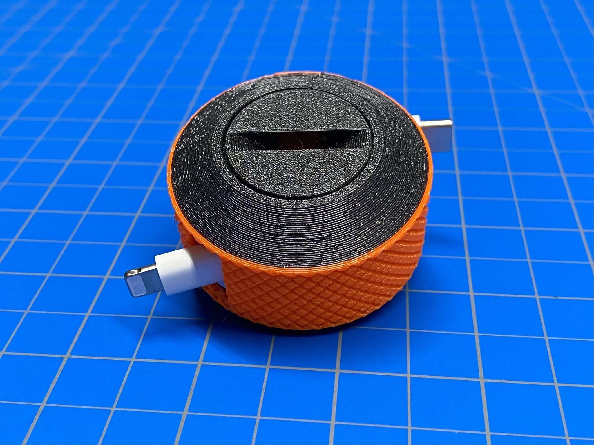 Giá đỡ cuộn cáp USB xếp chồng in sẵn với bề mặt nhám