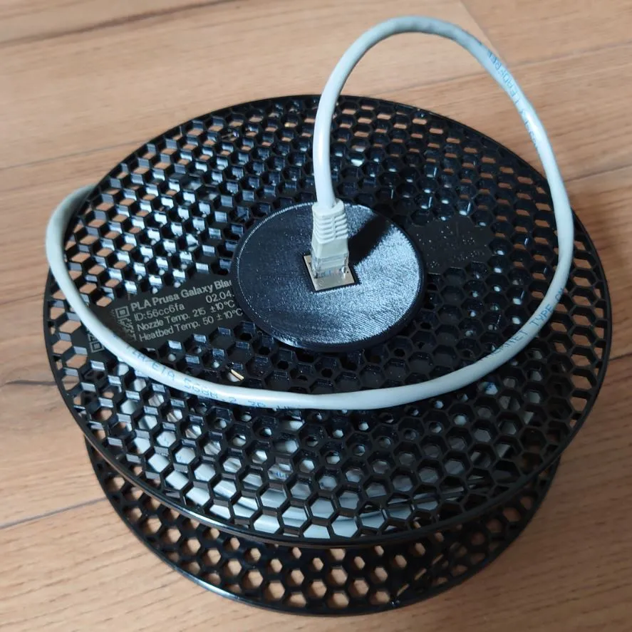 Cuộn cáp Ethernet từ cuộn filament Prusament 1Kg còn lại