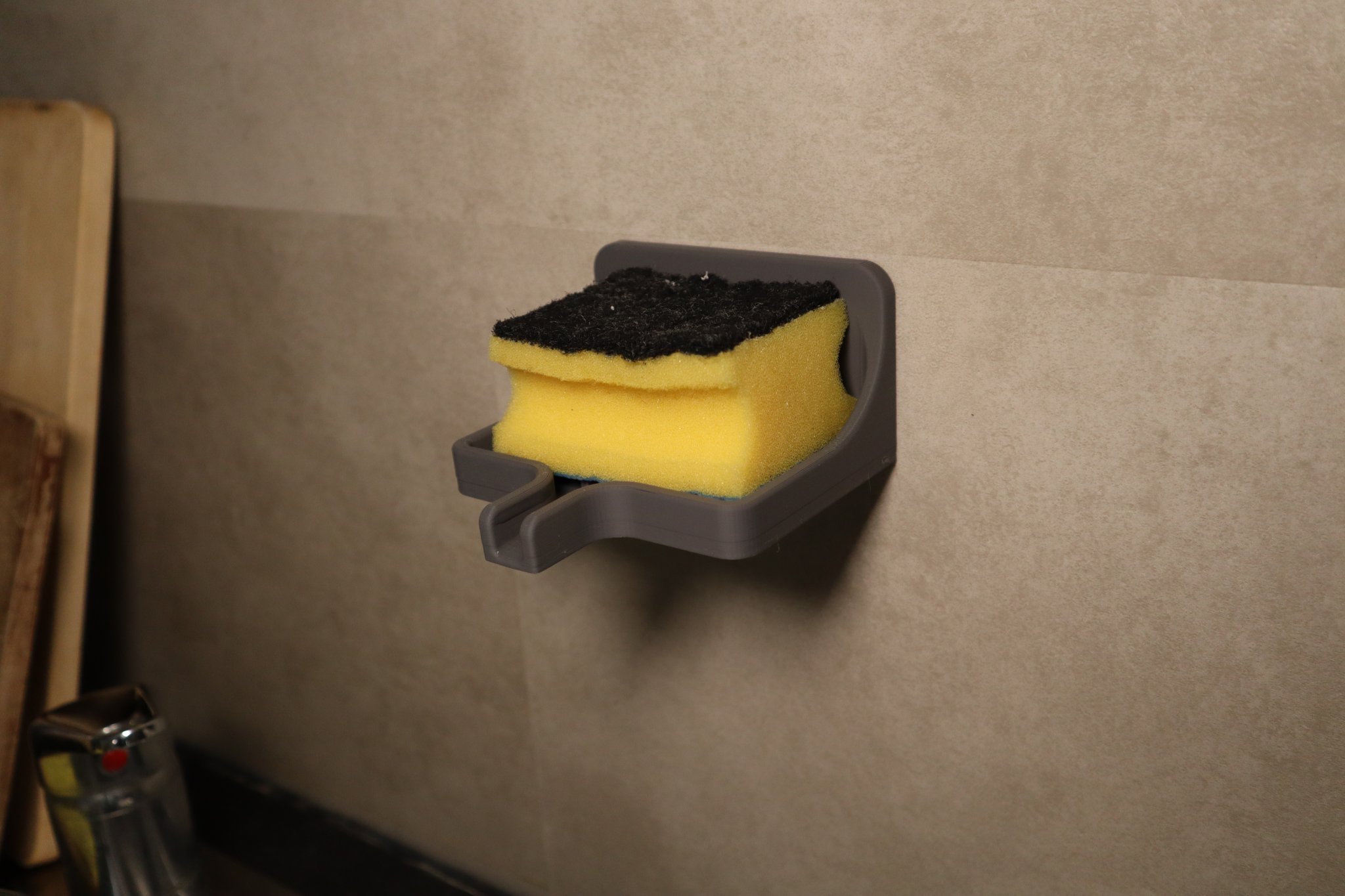 Giá đỡ bọt rửa chén tiện lợi cho nhà bếp