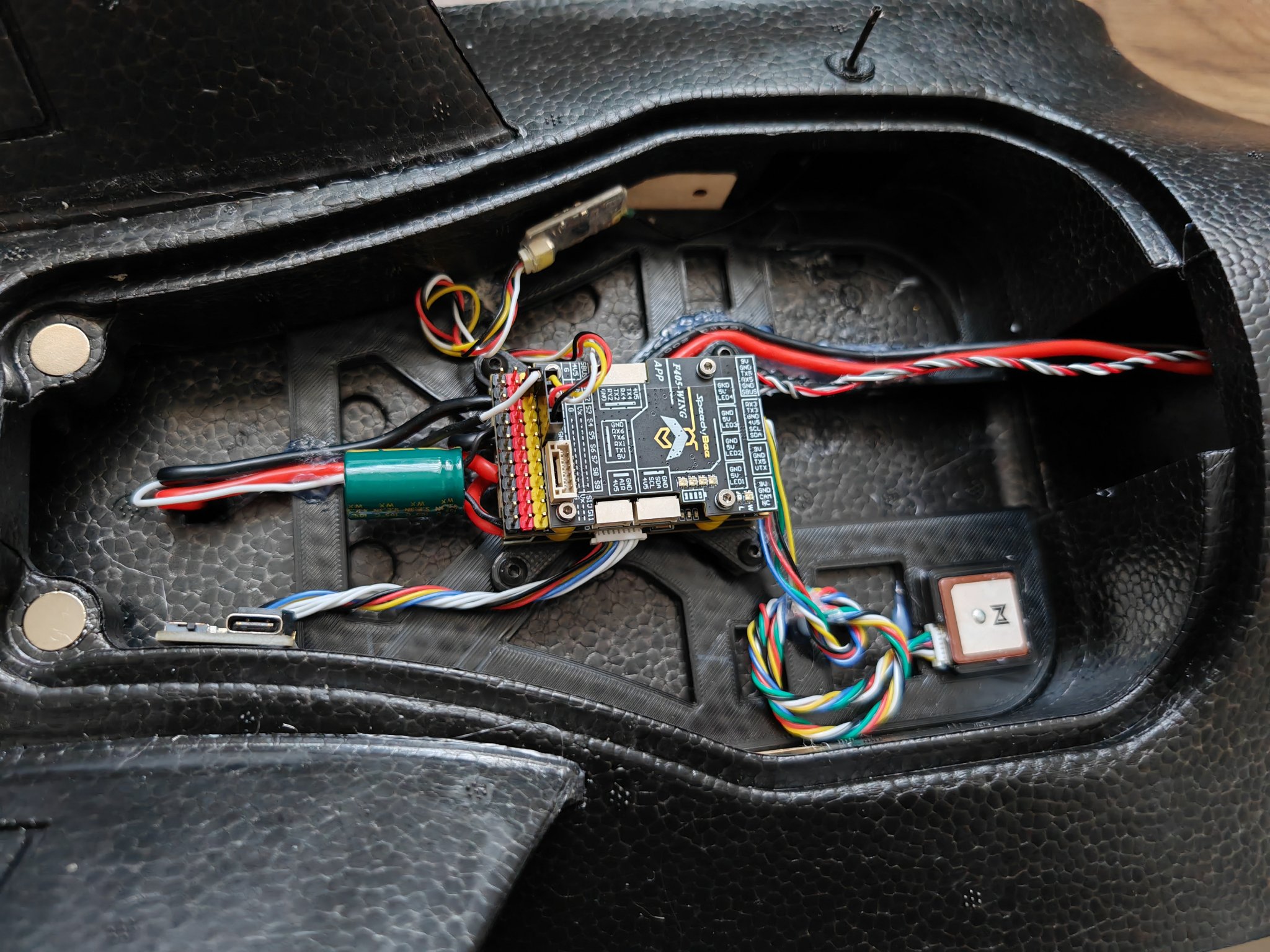 Giá đỡ GPS Walksnail cho cánh SpeedyBee F405 AtomRC Dolphin