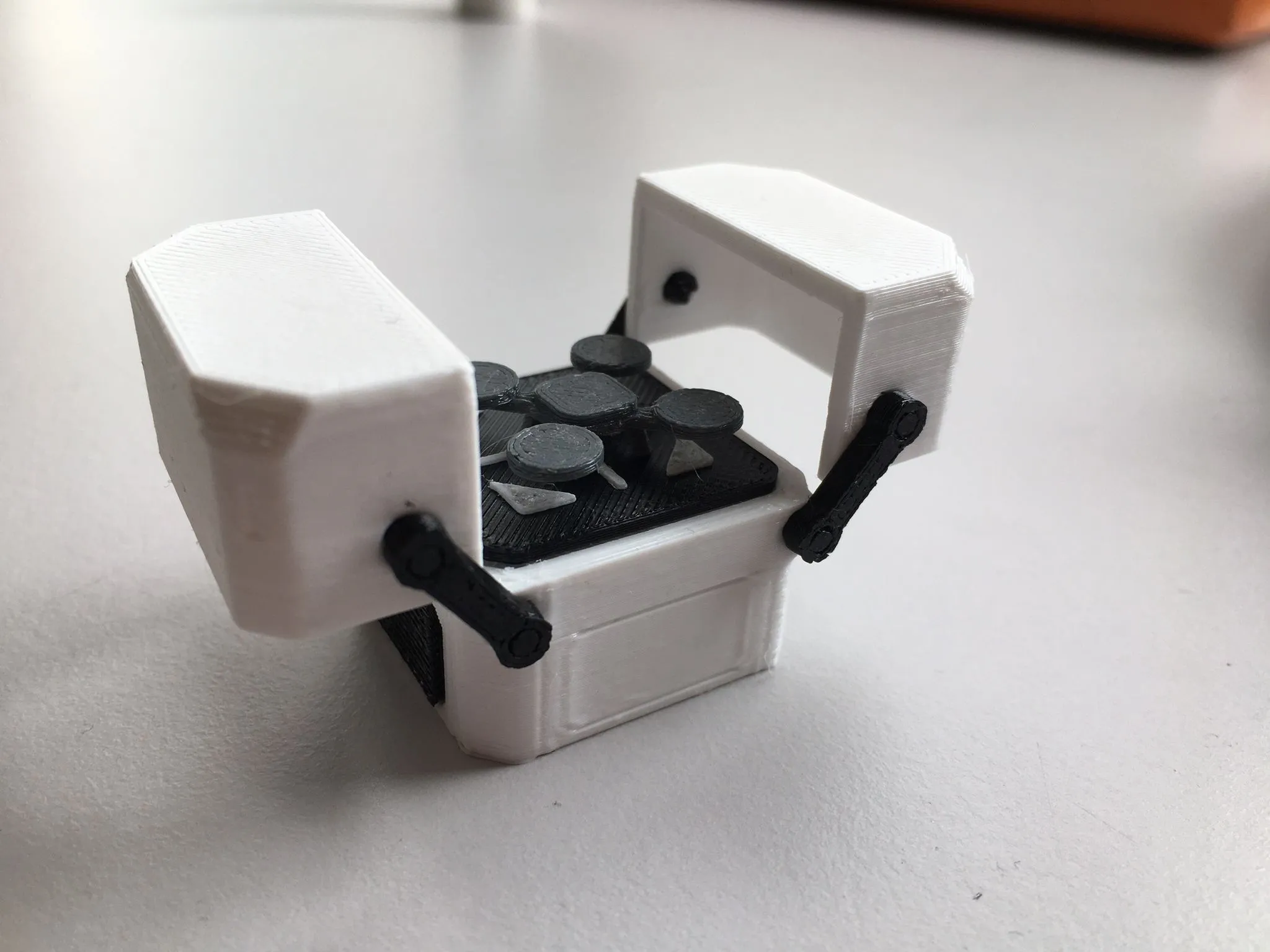 Trạm đỗ drone mini cho đồ chơi bàn làm việc