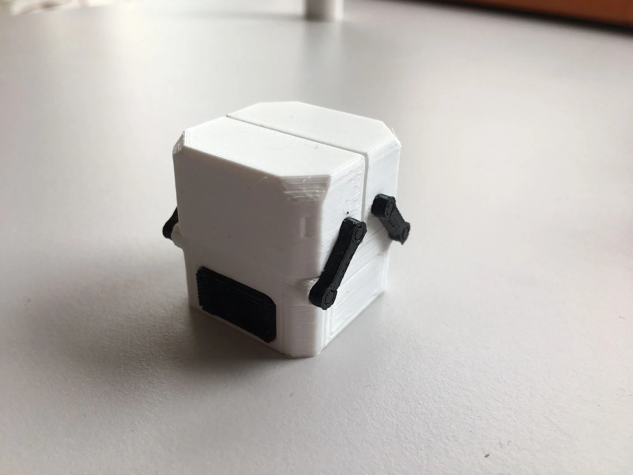 Trạm đỗ drone mini cho đồ chơi bàn làm việc