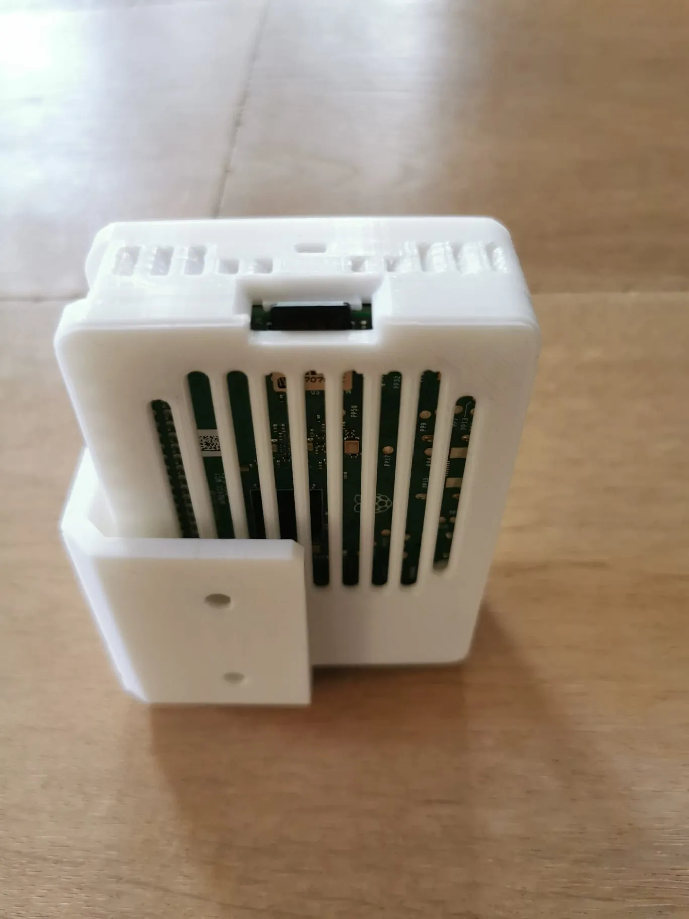 Đáy có thể lắp ghép dễ dàng cho vỏ Raspberry Pi 2B/3B/3B+