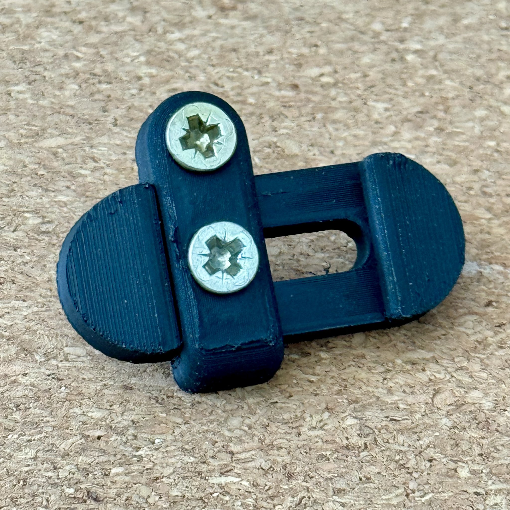 Chốt cửa nhỏ và đơn giản cho gia đình