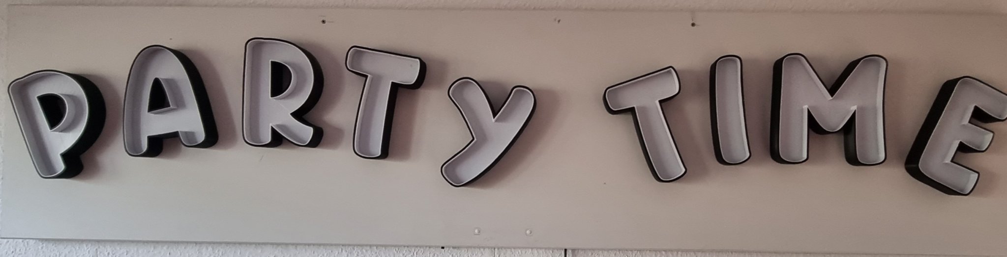 Chữ LED "THỜI GIAN TIỆC" tự thiết kế cho không gian tiệc