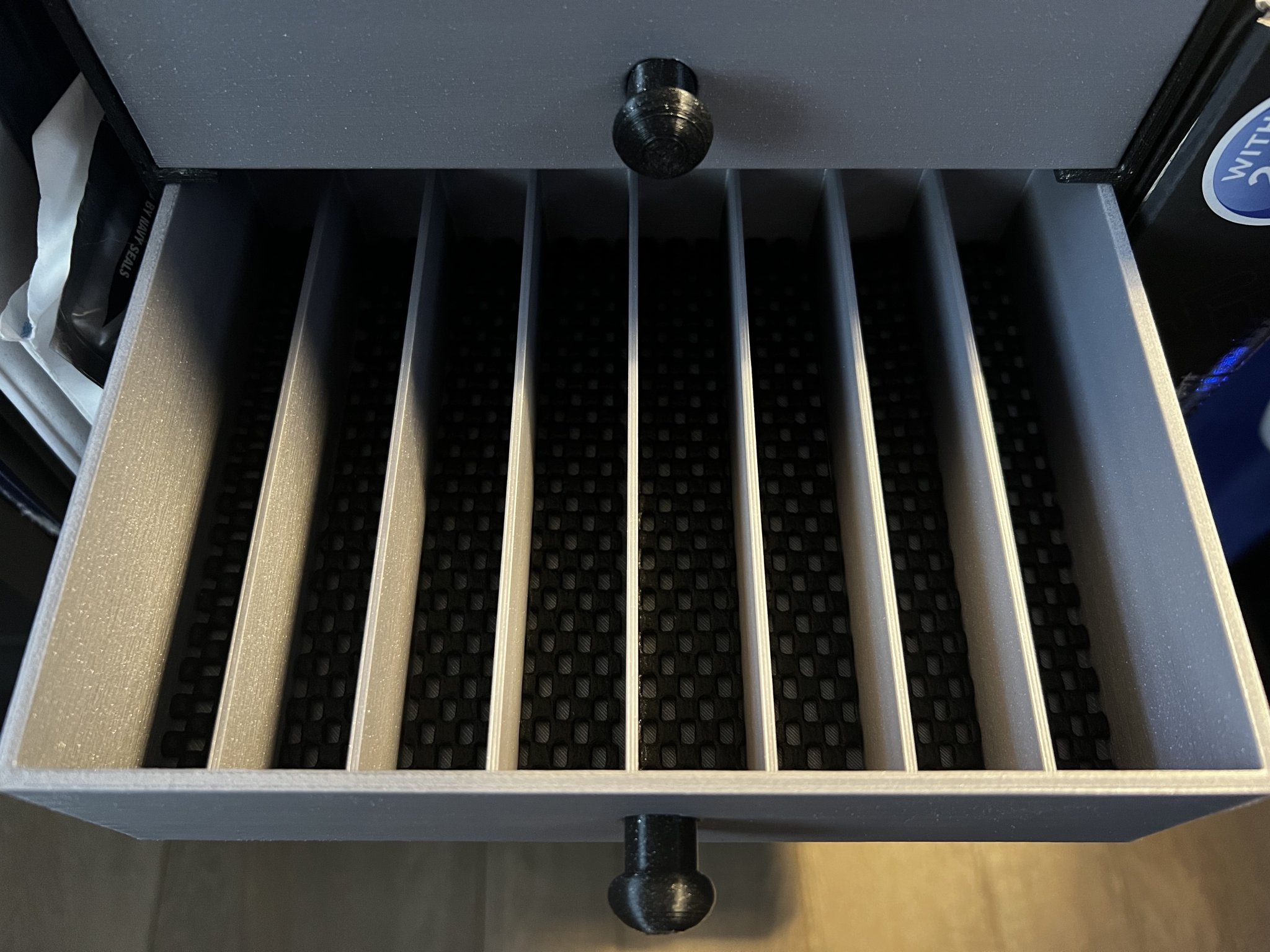 Ngăn kéo lưu trữ nhỏ với tay kéo vừa vặn