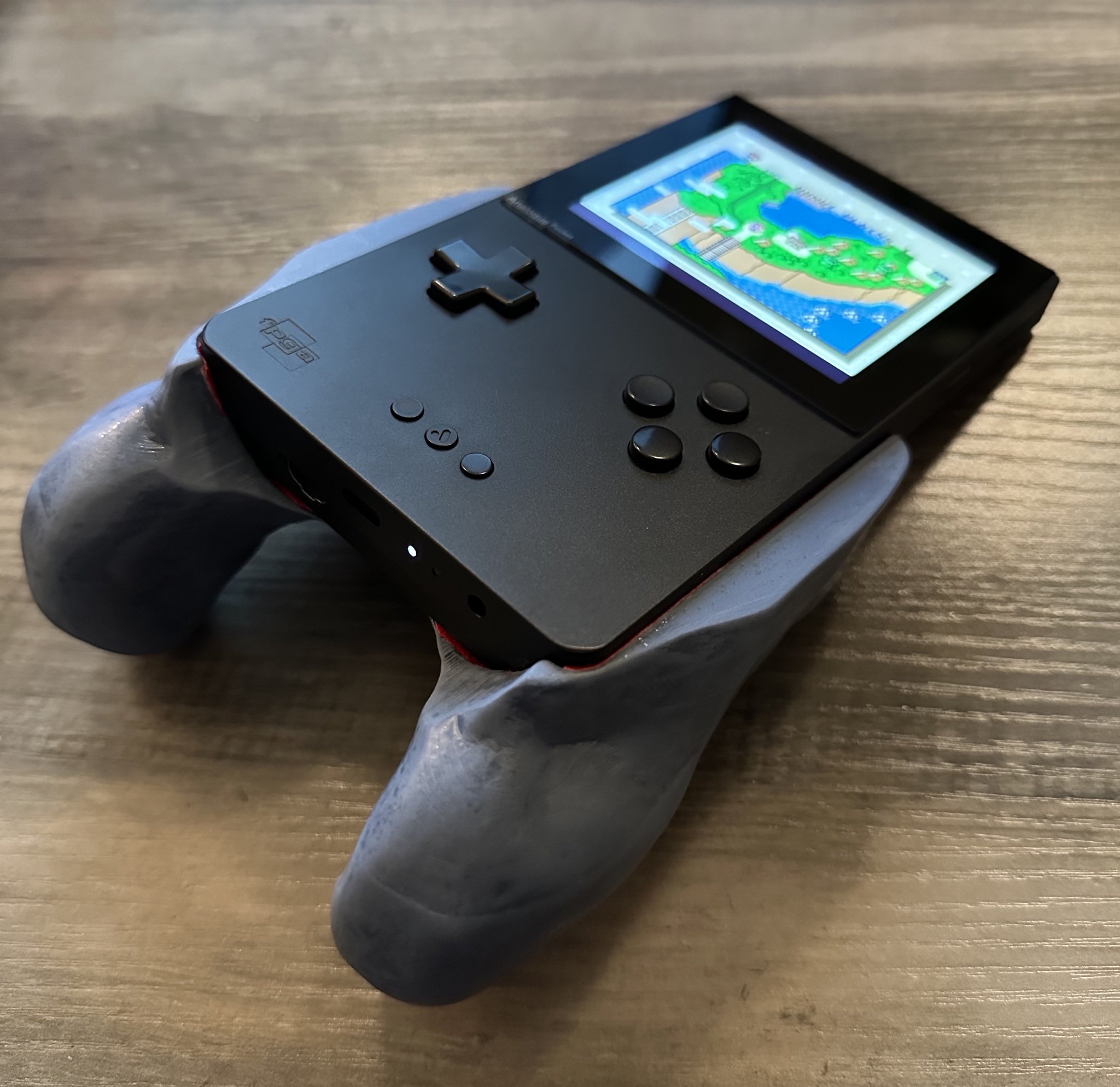 Cán cầm thô kệch cho Analogue Pocket