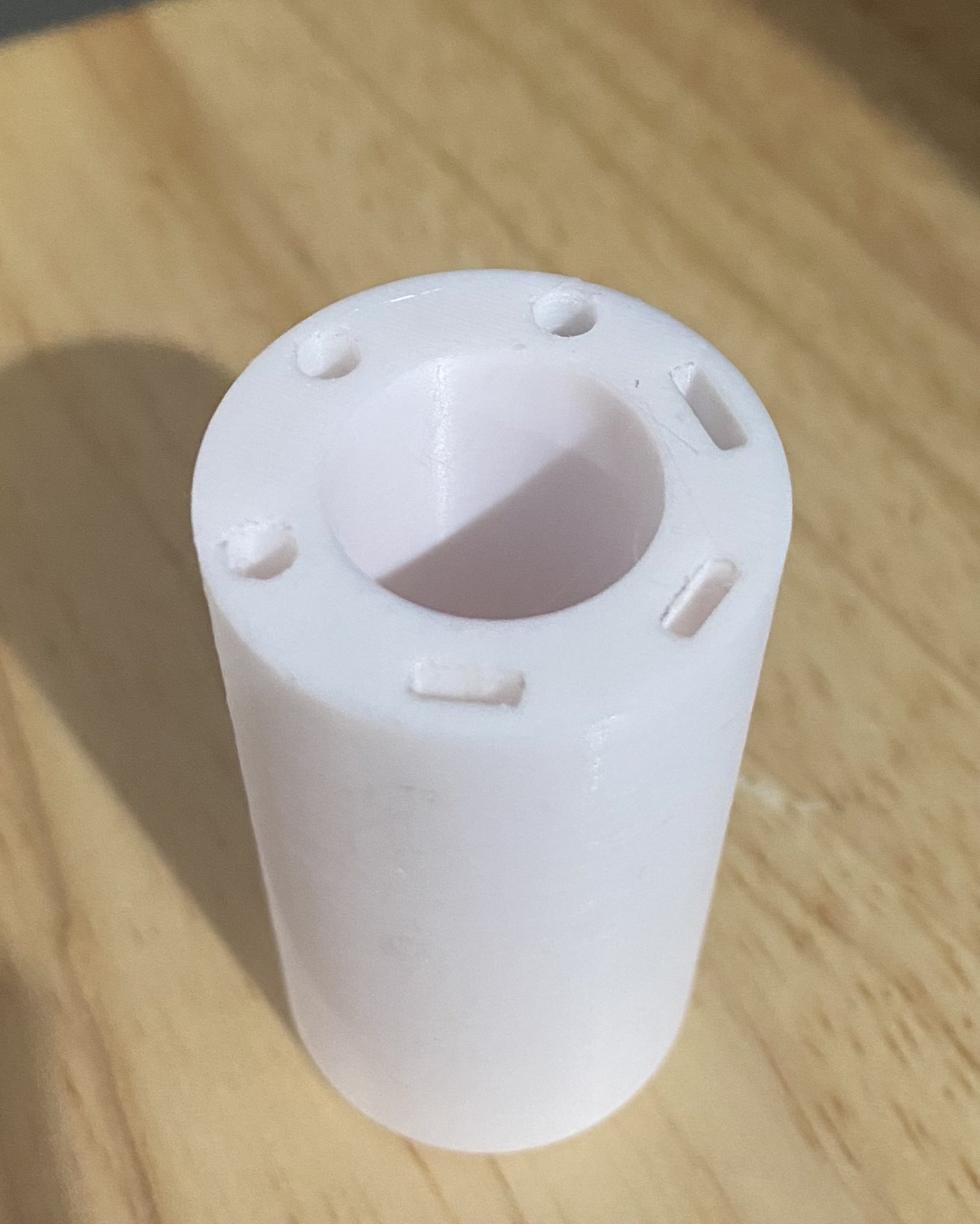 Giá đỡ tập tài liệu thương hiệu Husky từ Home Depot