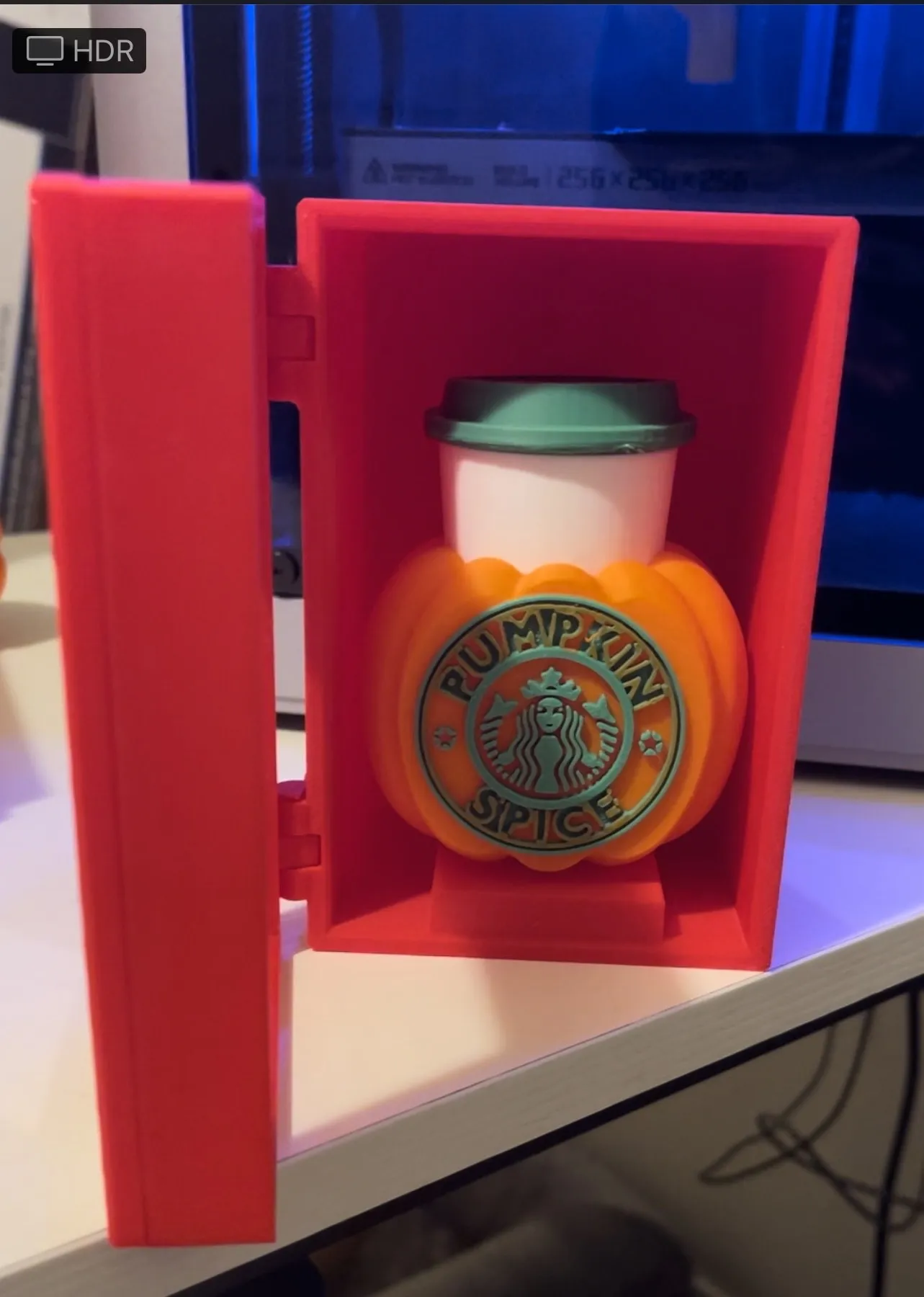 Cà phê latte bí ngô khẩn cấp cho cô gái cơ bản