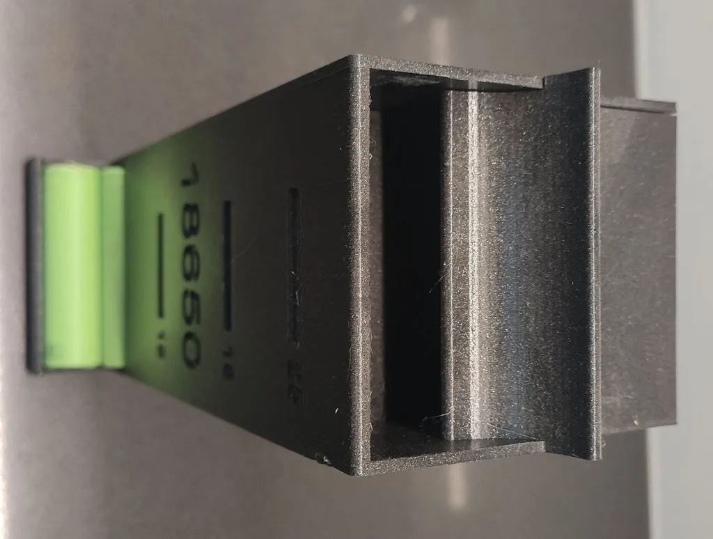 Máy phân phối pin kích thước 18650, chứa 25 viên pin