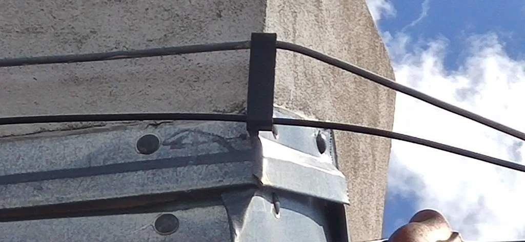 Kẹp cáp đồng trục cho ứng dụng ngoài trời