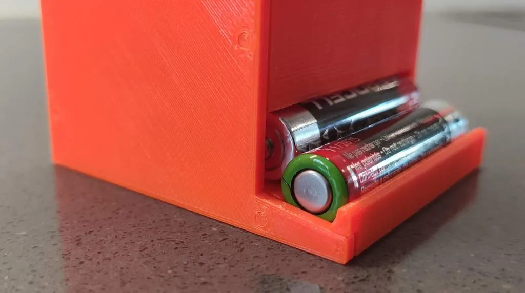 Máy phân phát pin kích thước AAA, dung tích 25 viên