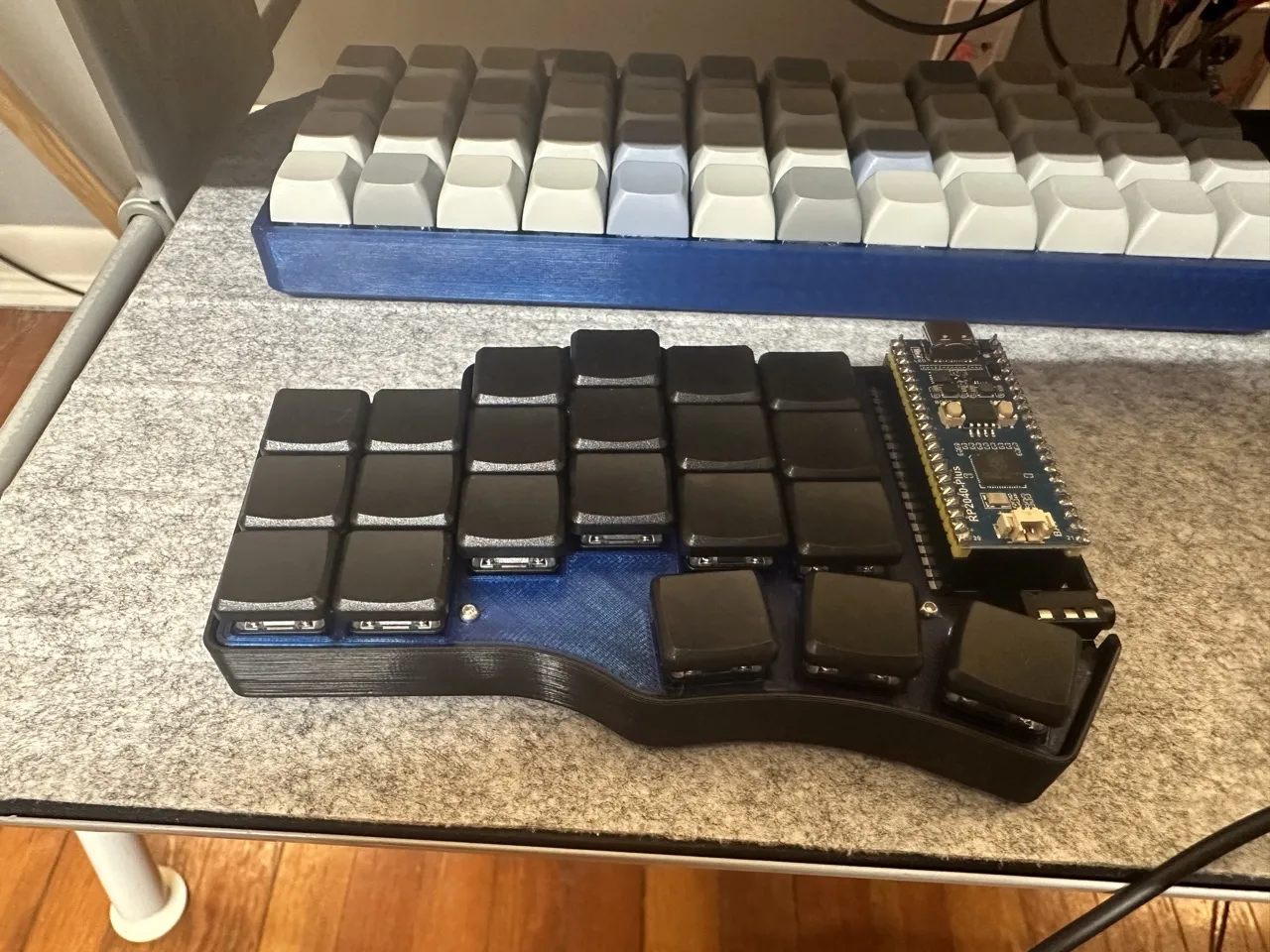 Vỏ bàn phím Piantor với giá đỡ cho kẹp siêu clamp