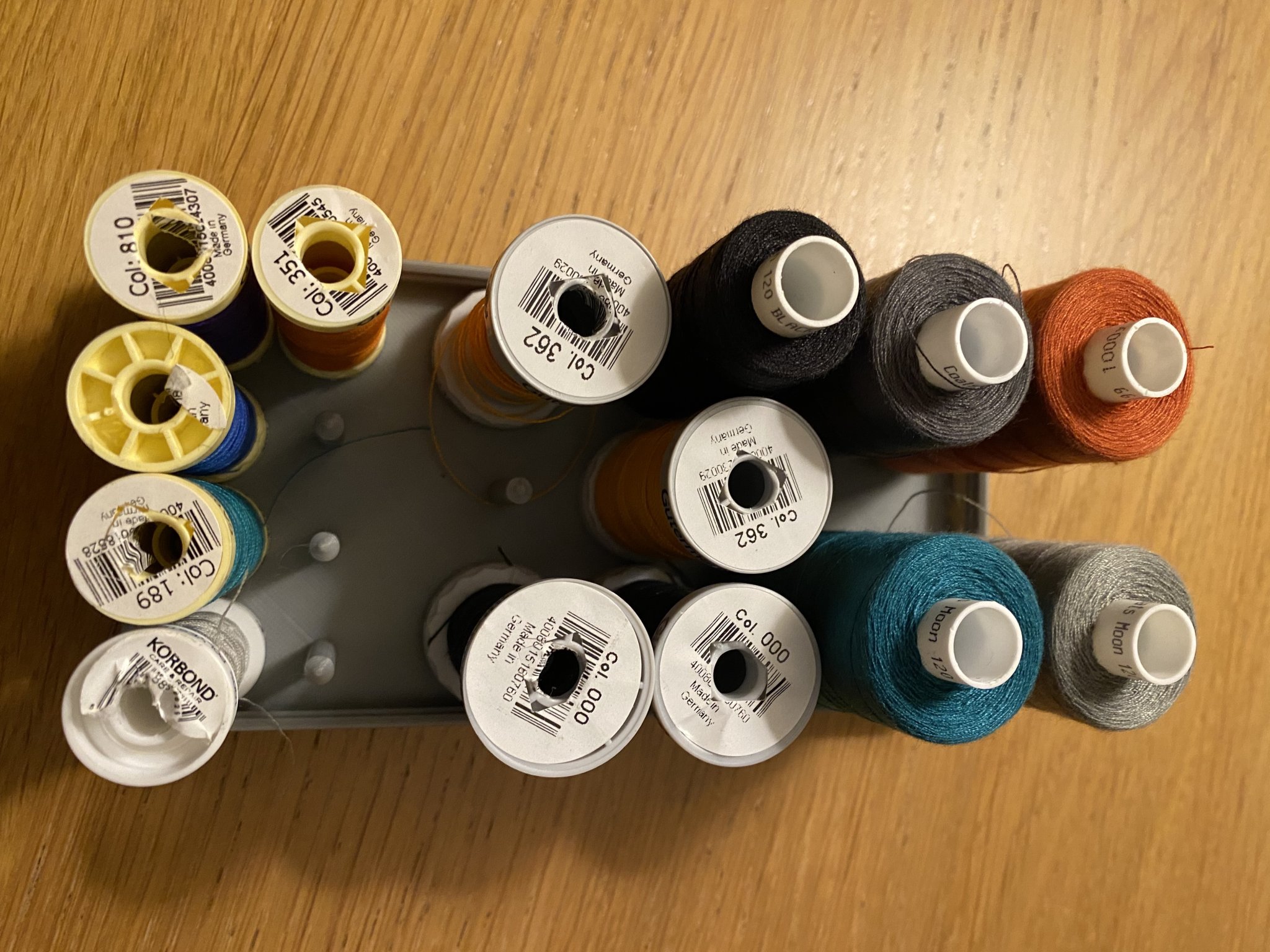 Giá đỡ cuộn chỉ Gridfinify 2 x 4