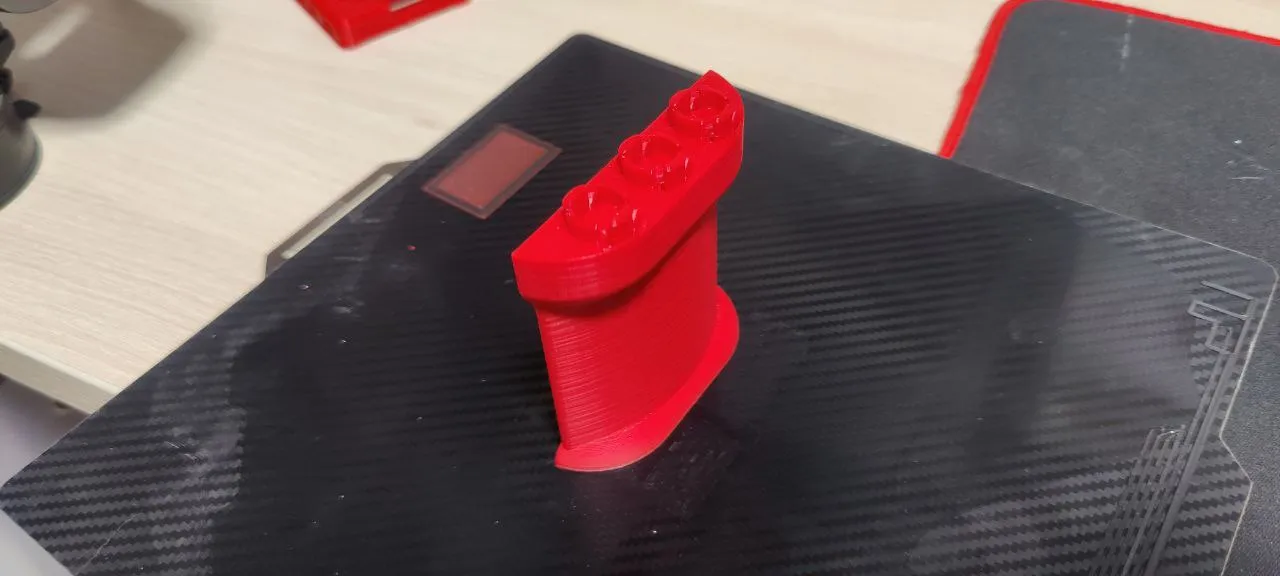 Giá đỡ tai nghe Cooler Master Qube 500 với logo