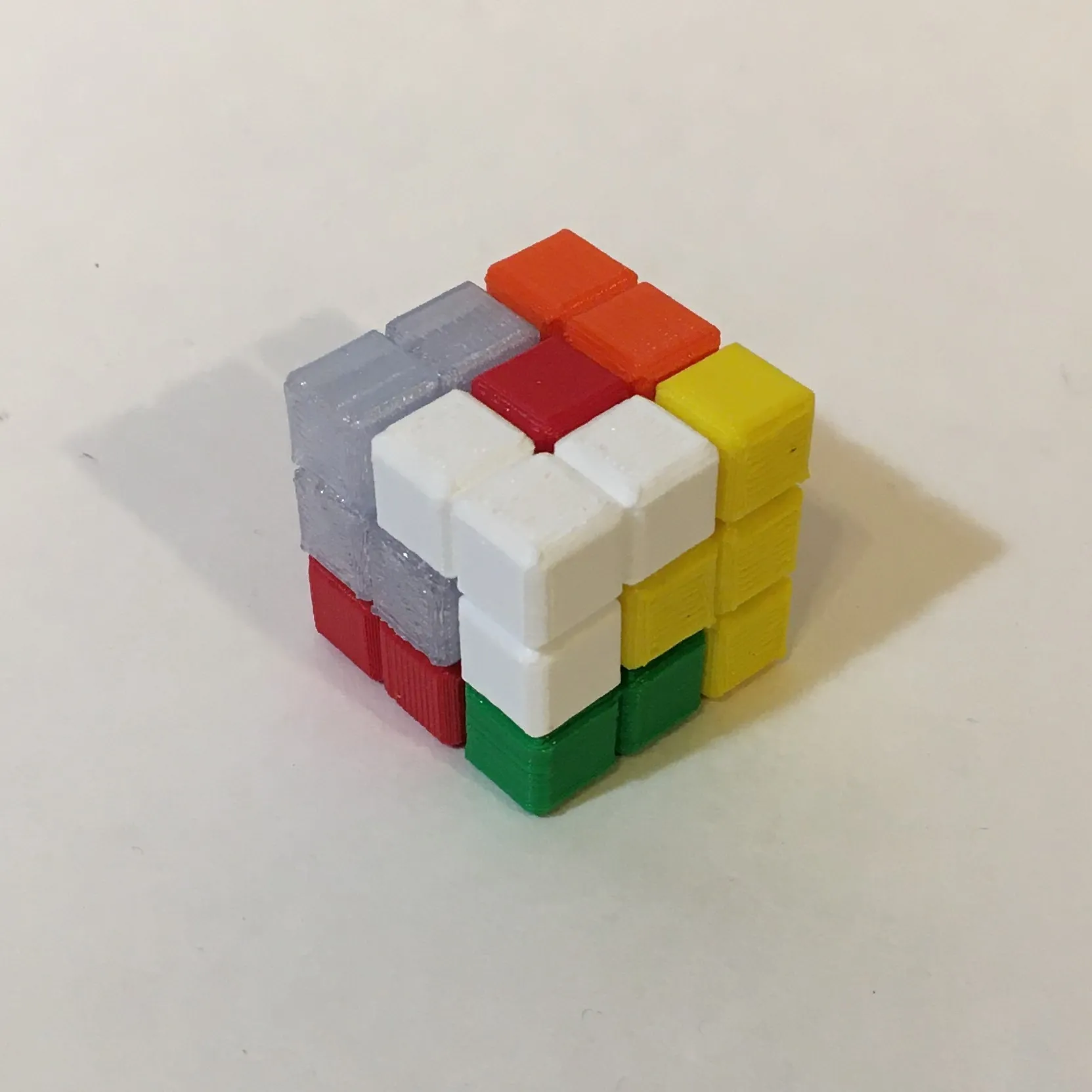 Câu đố khối lập phương Tetris với 7 mảnh ghép độc đáo