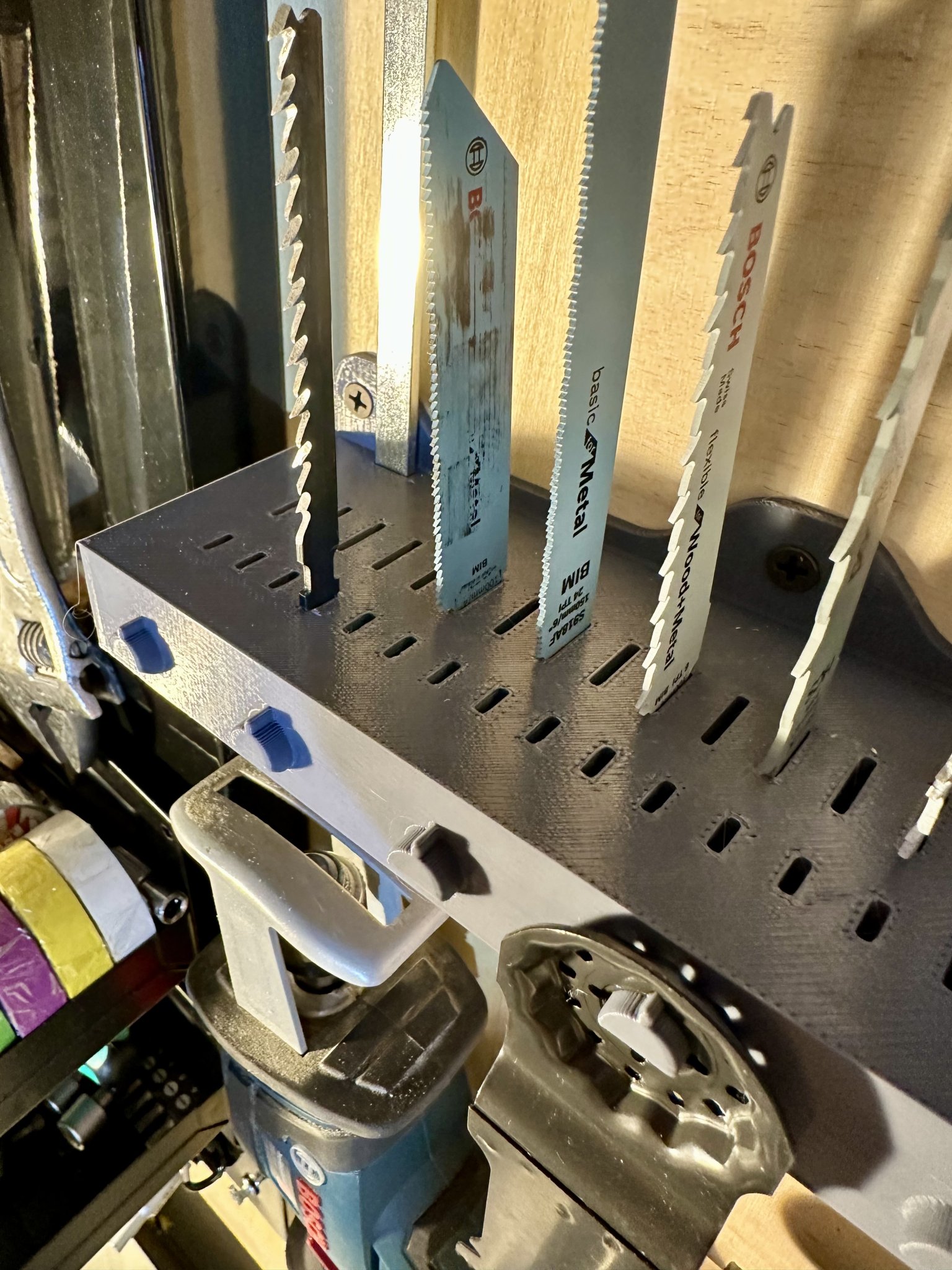 Hệ thống giá treo tường cho lưỡi cưa jig, cưa lắc và cưa sabre