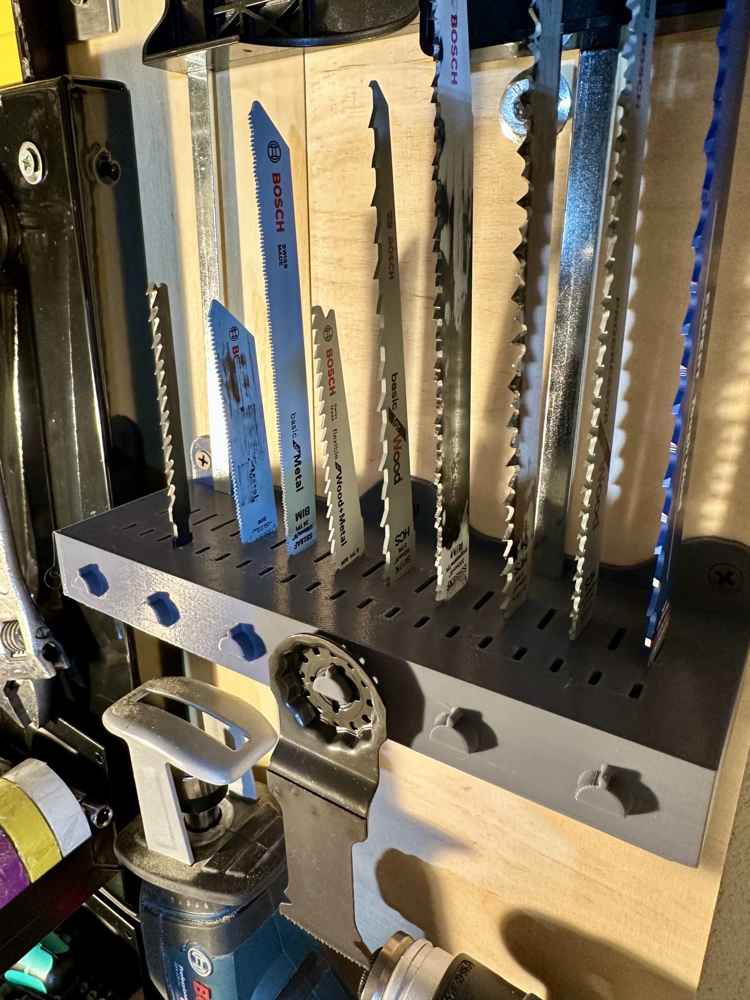 Hệ thống giá treo tường cho lưỡi cưa jig, cưa lắc và cưa sabre