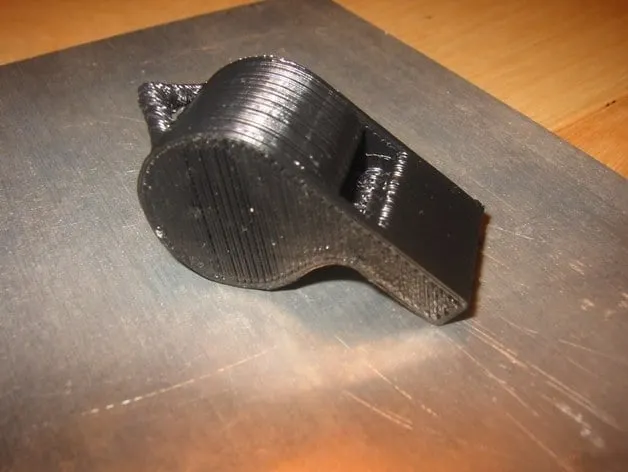 Còi bóng đá cho trọng tài trong trận đấu thể thao