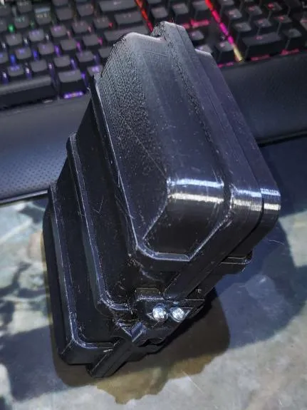 Vỏ bảo vệ Harlot chắc chắn và hấp dẫn