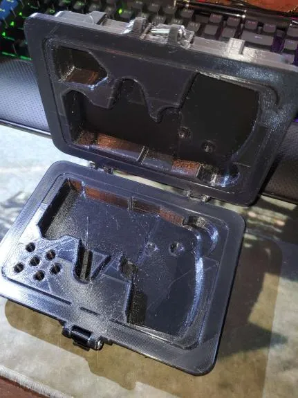 Vỏ bảo vệ Harlot chắc chắn và hấp dẫn