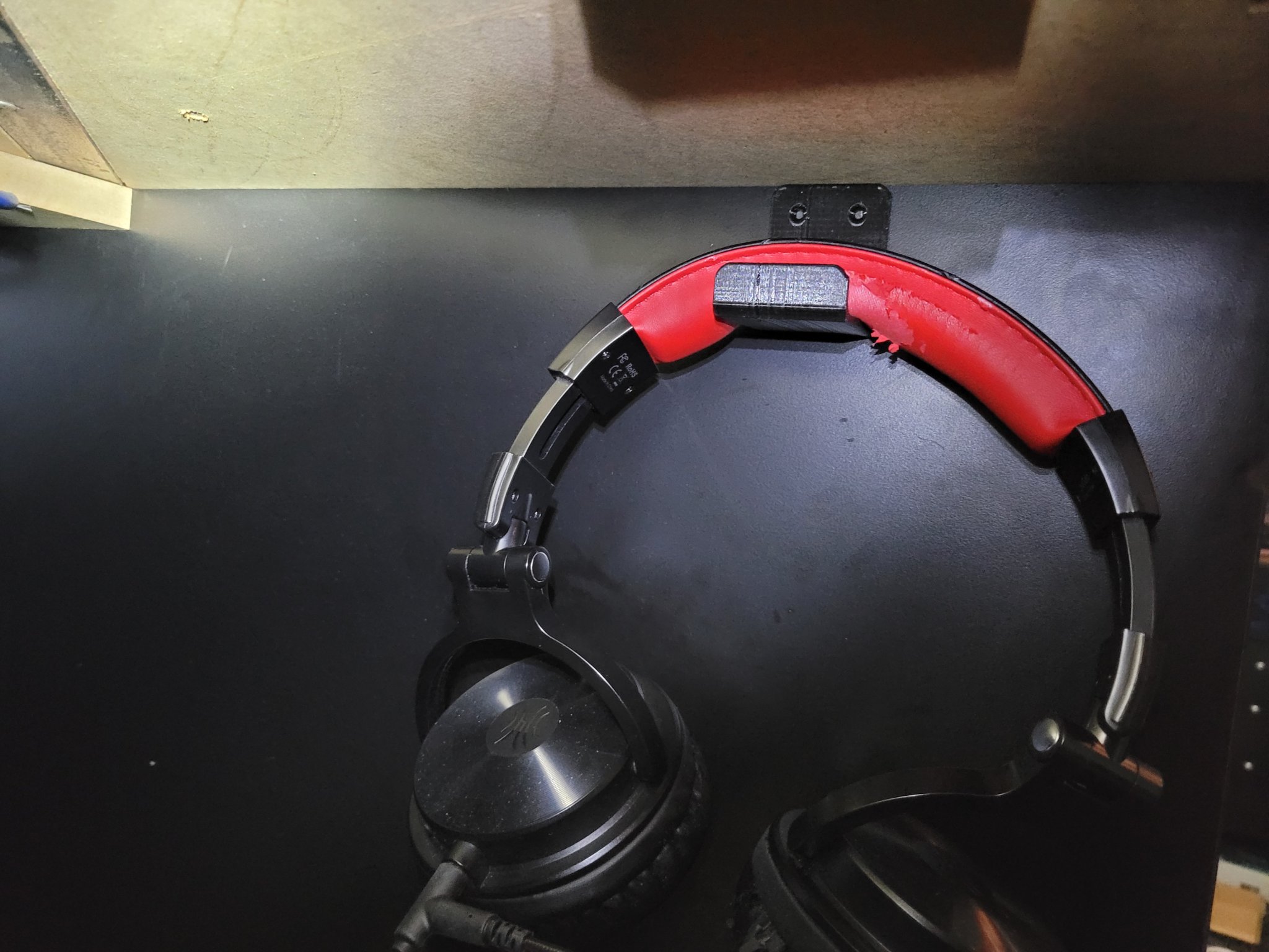 Giá treo tai nghe đơn giản cho bàn làm việc