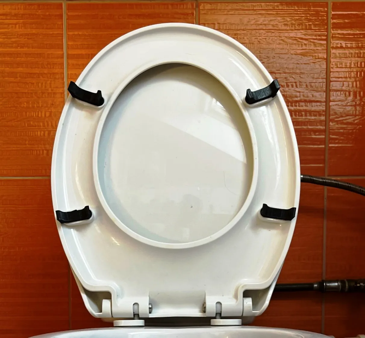 Bộ ổn định cho bệ ngồi toilet chỉnh sửa được