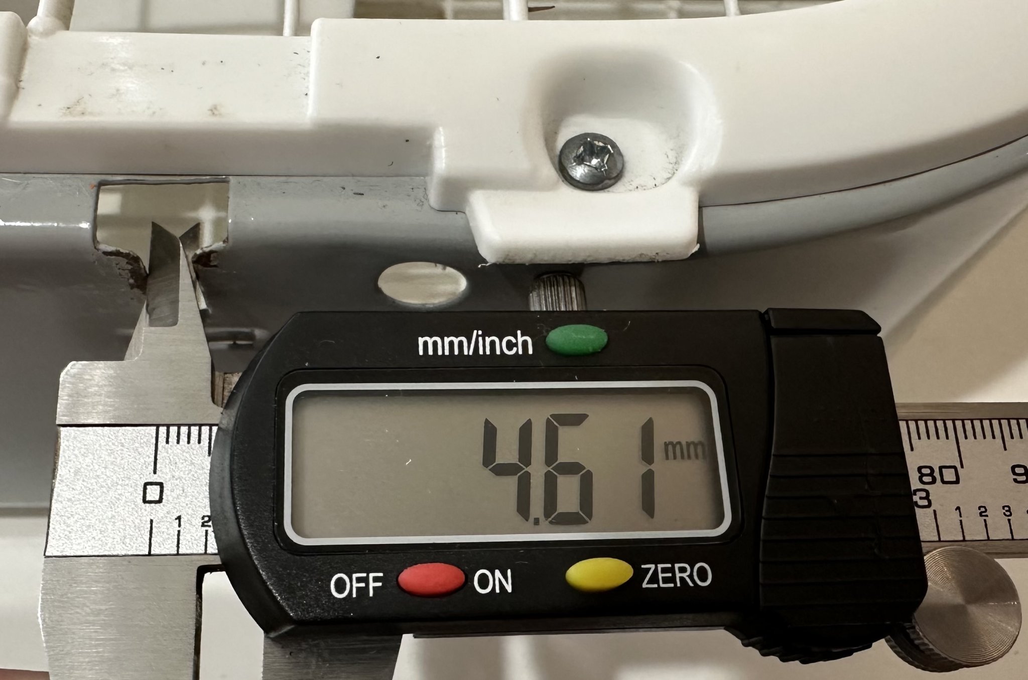 Thay thế chân quạt hộp bị hỏng