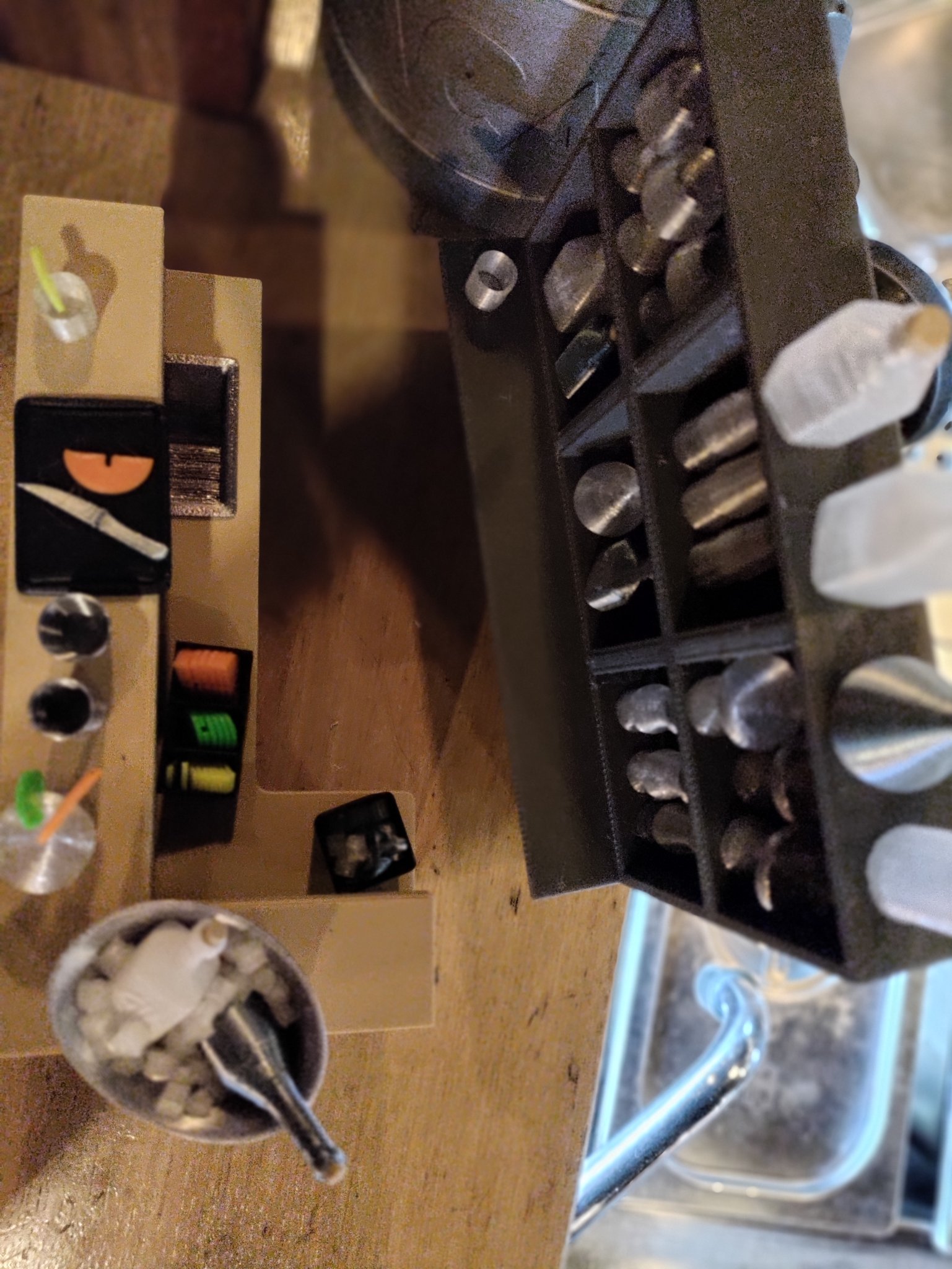 Quầy bar cocktail mini cho ngôi nhà thu nhỏ