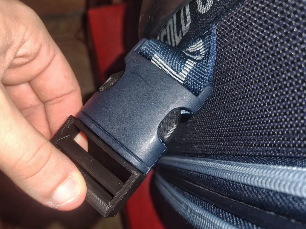 Khóa vali thay thế cho anh trai đi du lịch