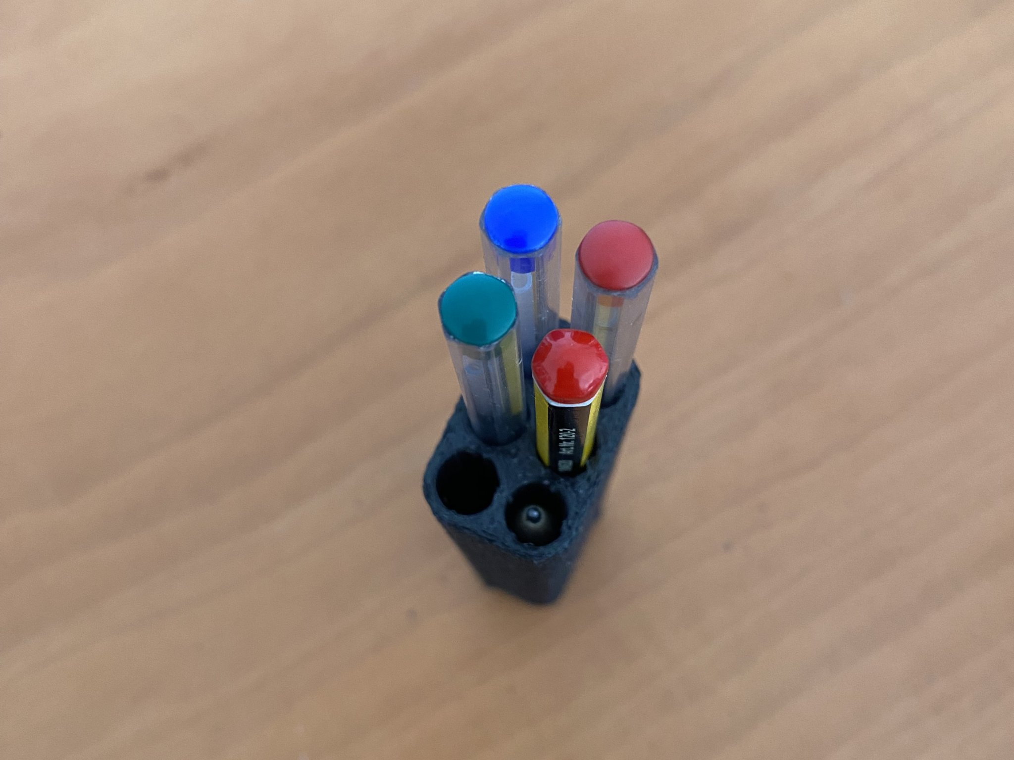 Giá đỡ bút 6 ngăn tiện lợi cho văn phòng