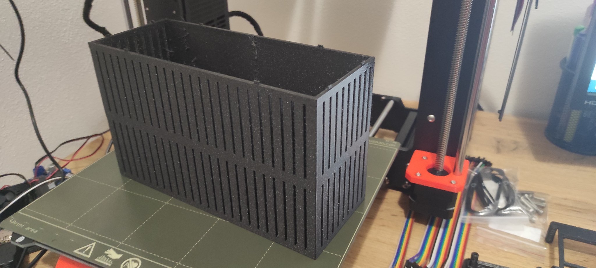 Hộp che giấu cáp điện và cáp TV treo tường hoặc để sàn