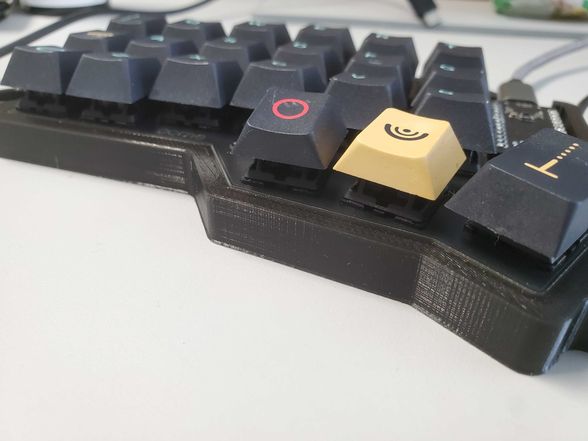 Vỏ bàn phím Corne Low case - Bao gồm chân đỡ