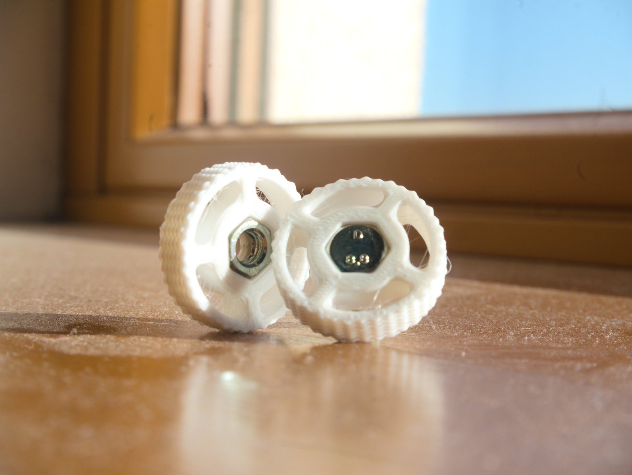 Núm vặn rãnh cho đai ốc và bu lông hoàn toàn tham số