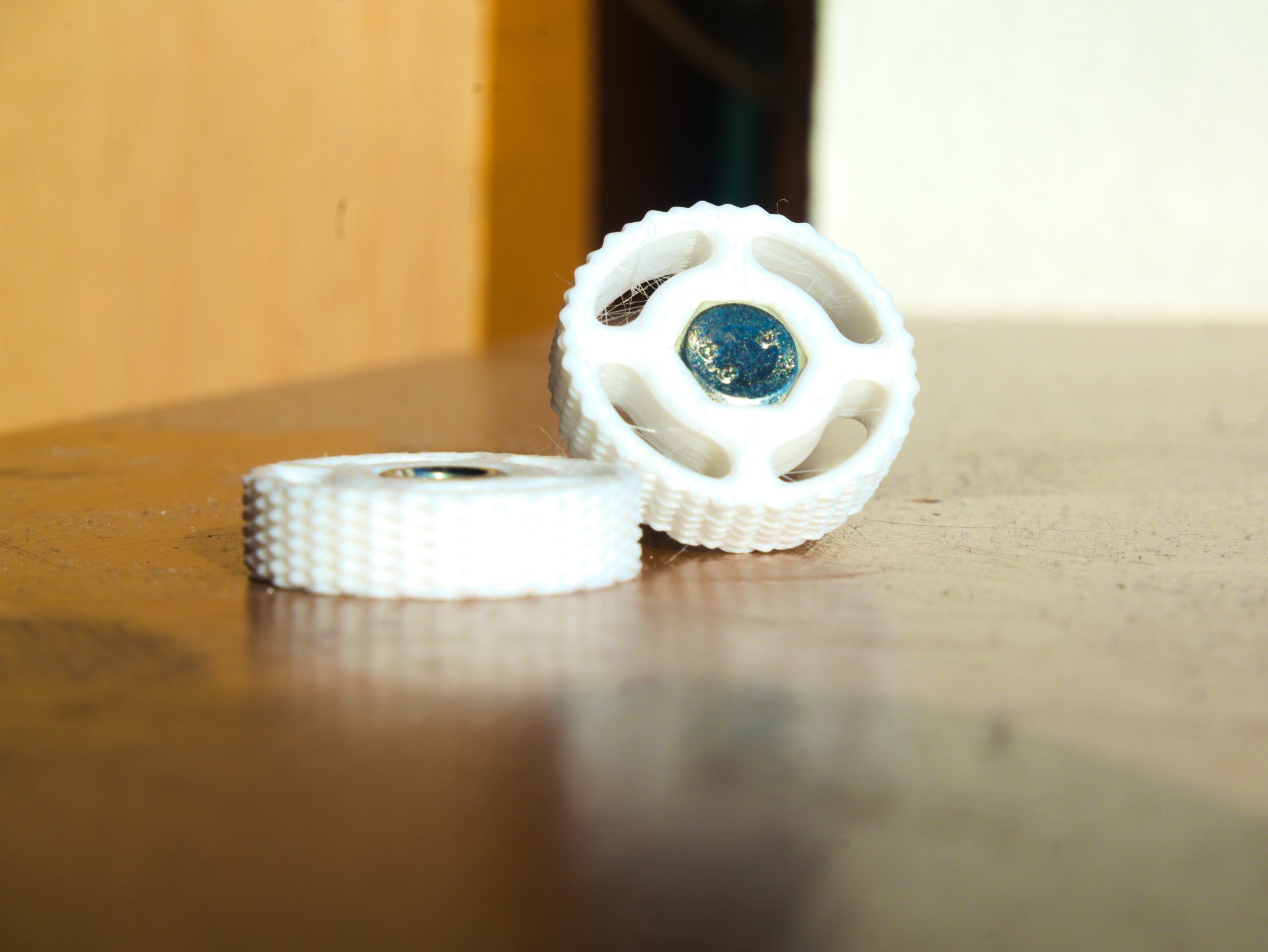 Núm vặn rãnh cho đai ốc và bu lông hoàn toàn tham số