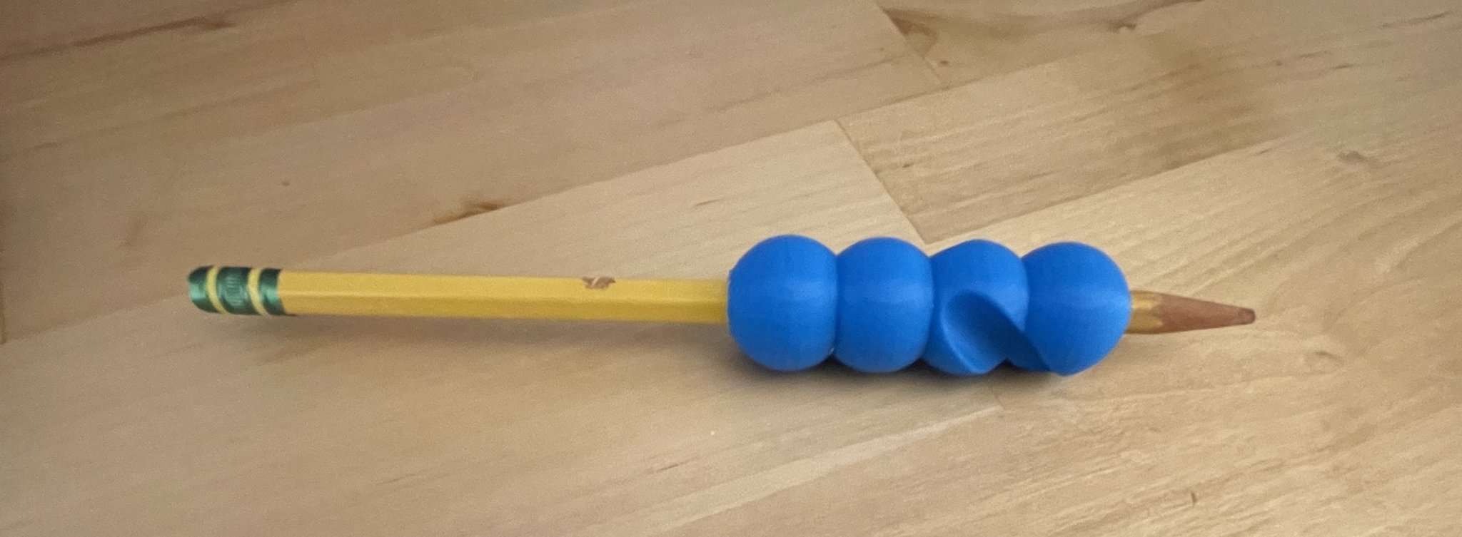 Cán bút rộng thích ứng cho kỹ năng vận động tinh