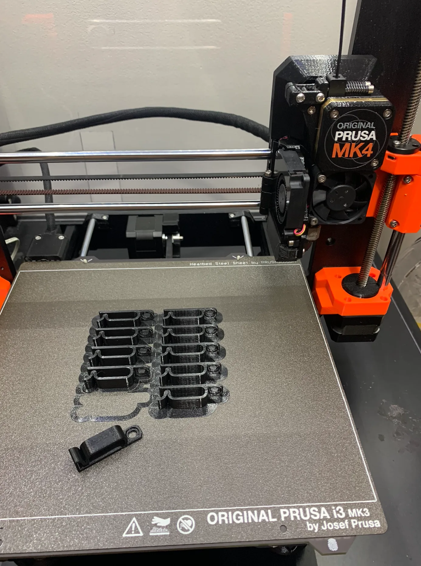 Móc treo dây cáp Prusa dễ in với đế bảo vệ