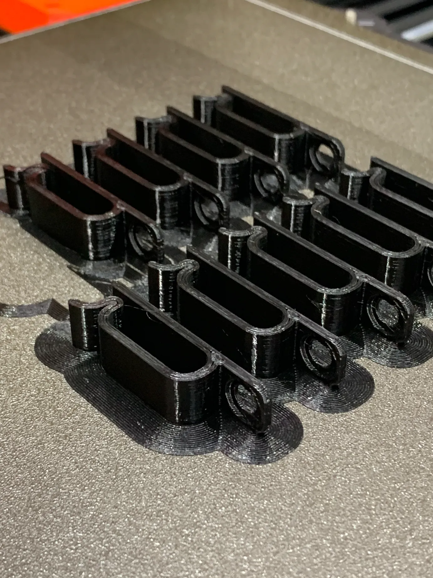 Móc treo dây cáp Prusa dễ in với đế bảo vệ