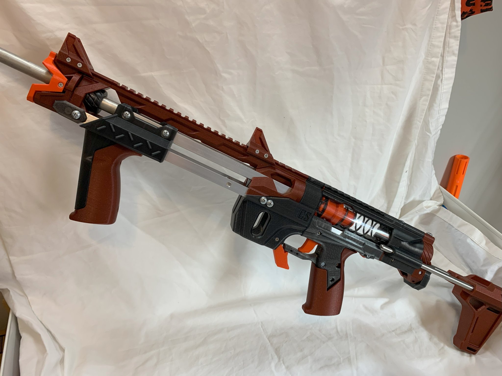 Talon Claw 4 Remix với tay cầm Lynx và lò xo Longshot