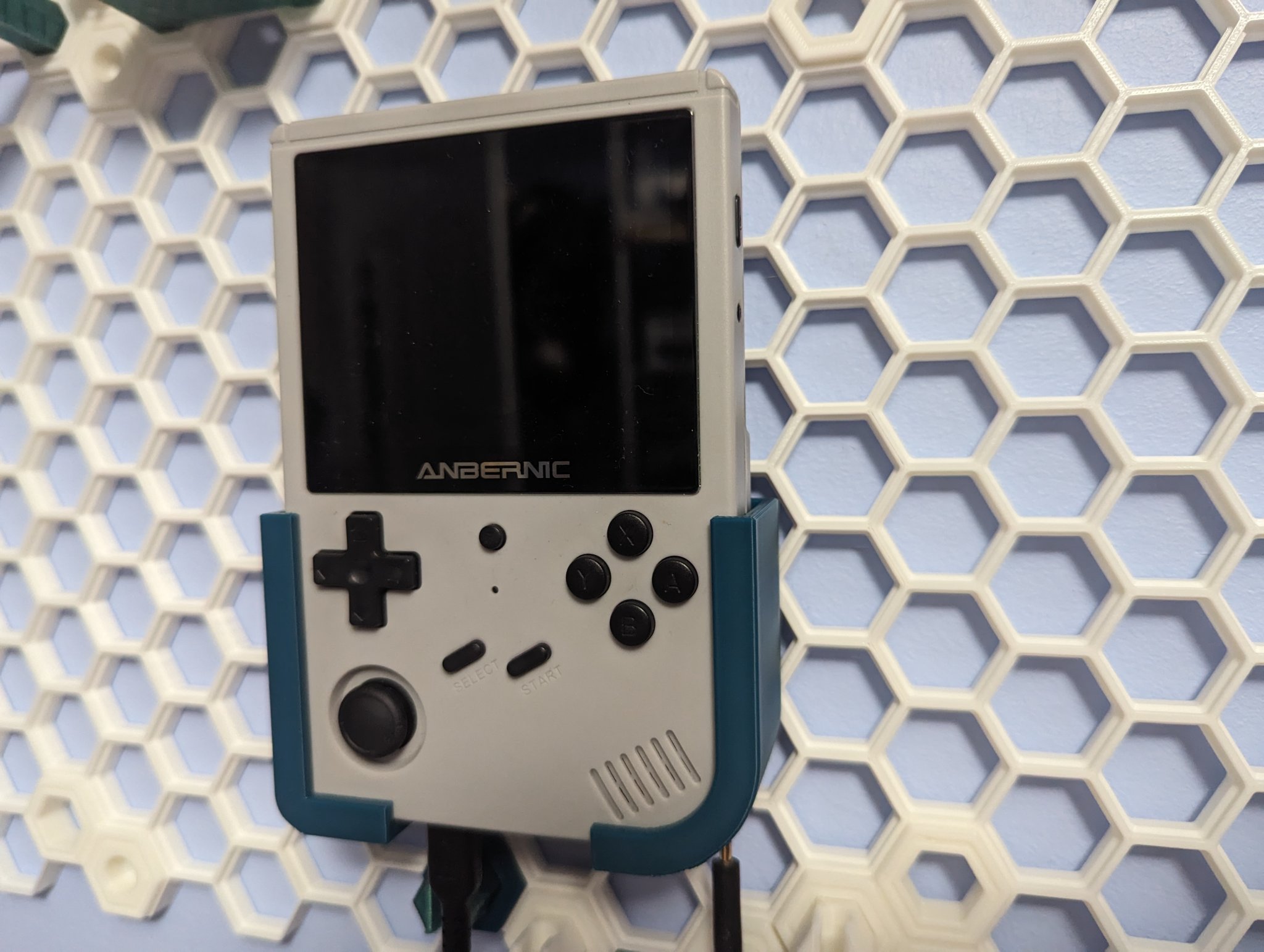 Giá đỡ Anbernic 351v cho tường lưu trữ tổ ong