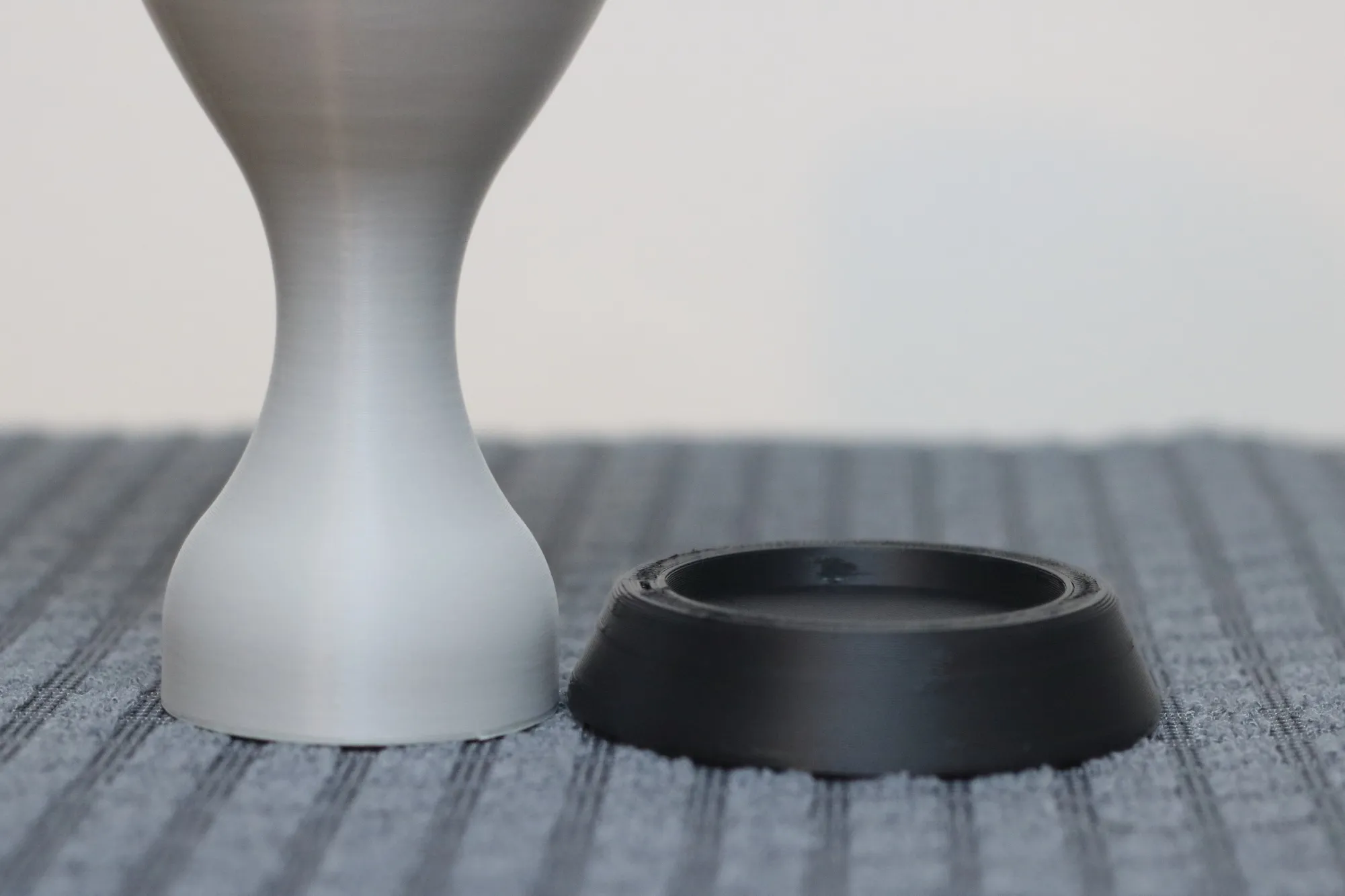 Cúp hoa văn xoắn ốc với đế tách biệt