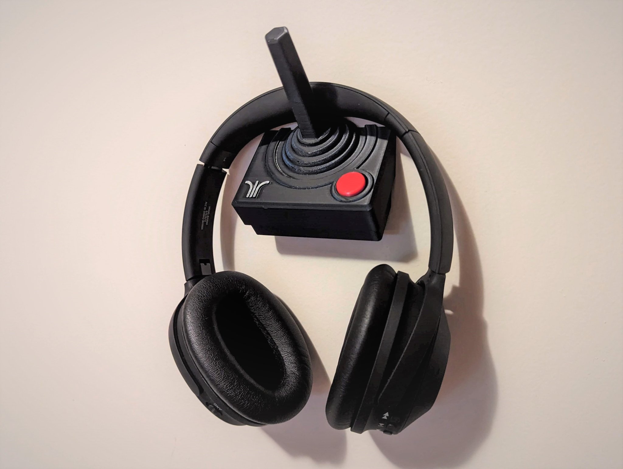 Trang trí tường hình tay cầm Atari hoặc móc treo