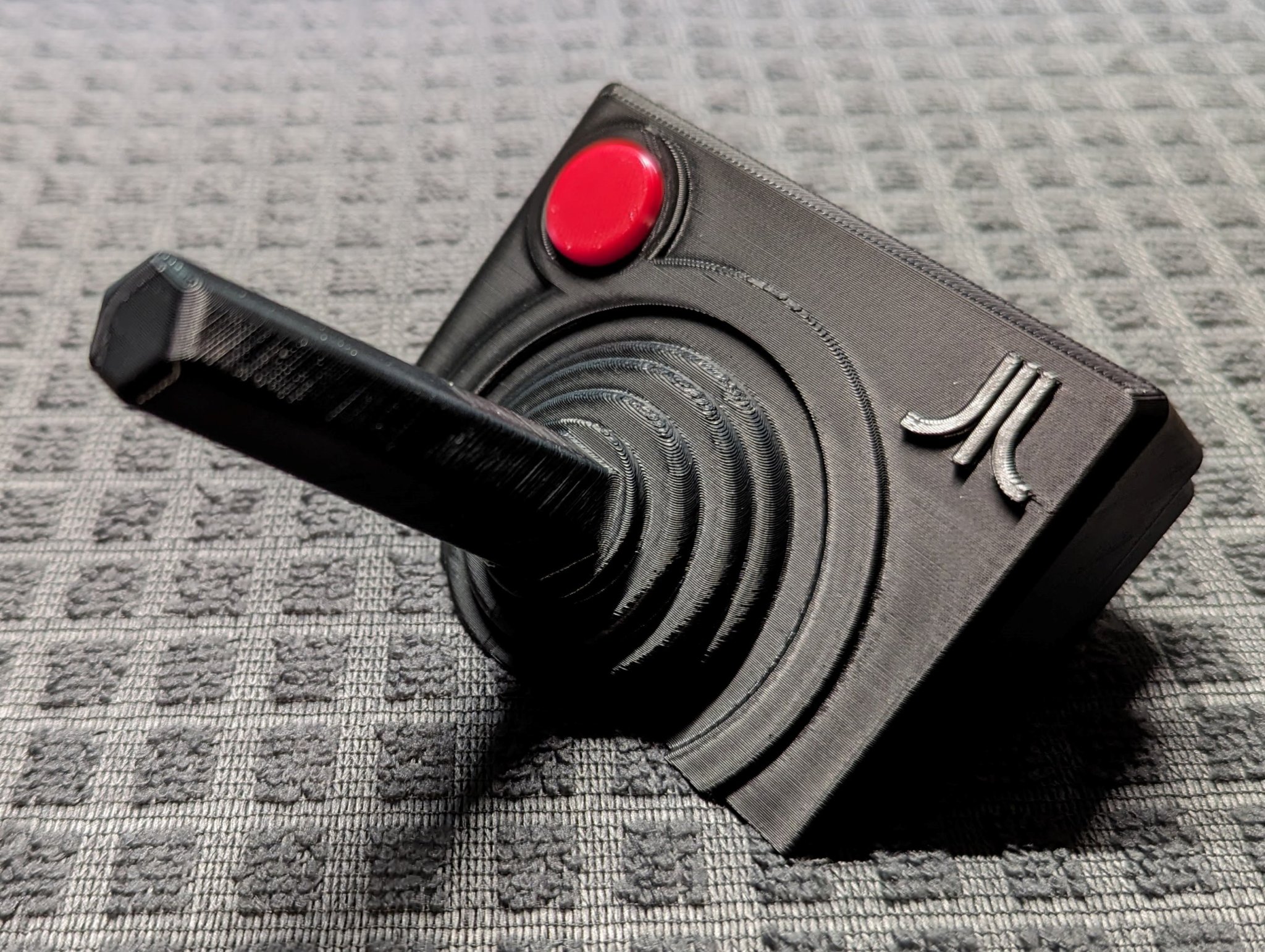 Trang trí tường hình tay cầm Atari hoặc móc treo