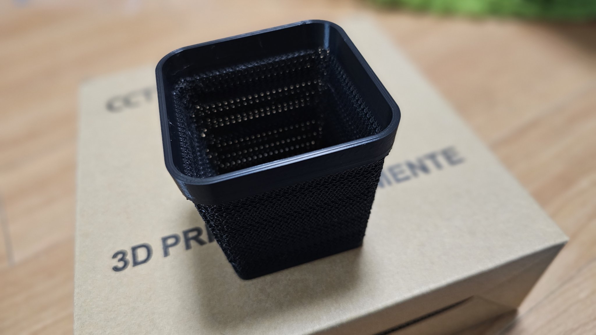 Chậu cây Gyroid độc đáo cho không gian sống thêm sinh động