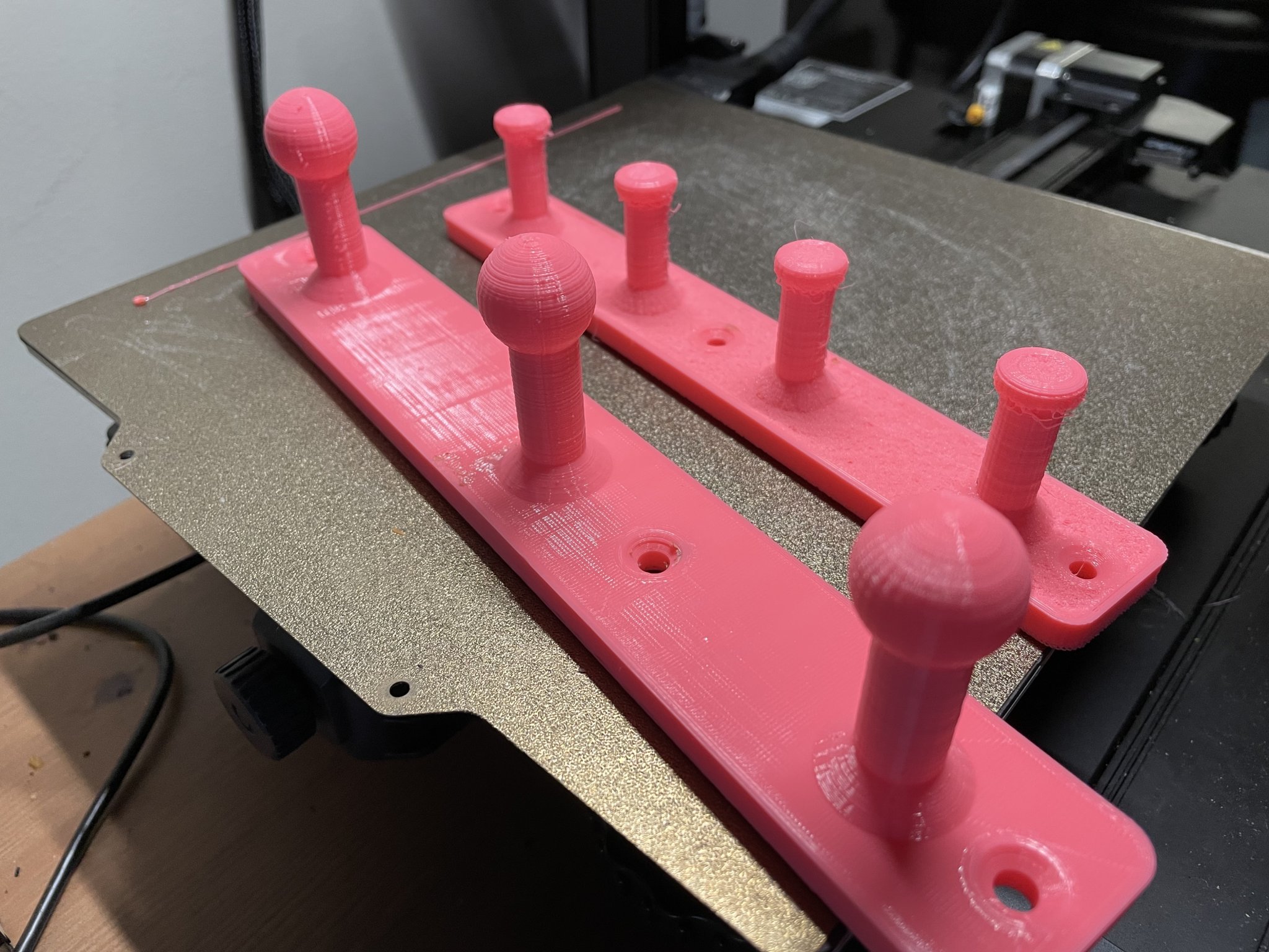 Giá treo áo có ba móc cho trẻ em