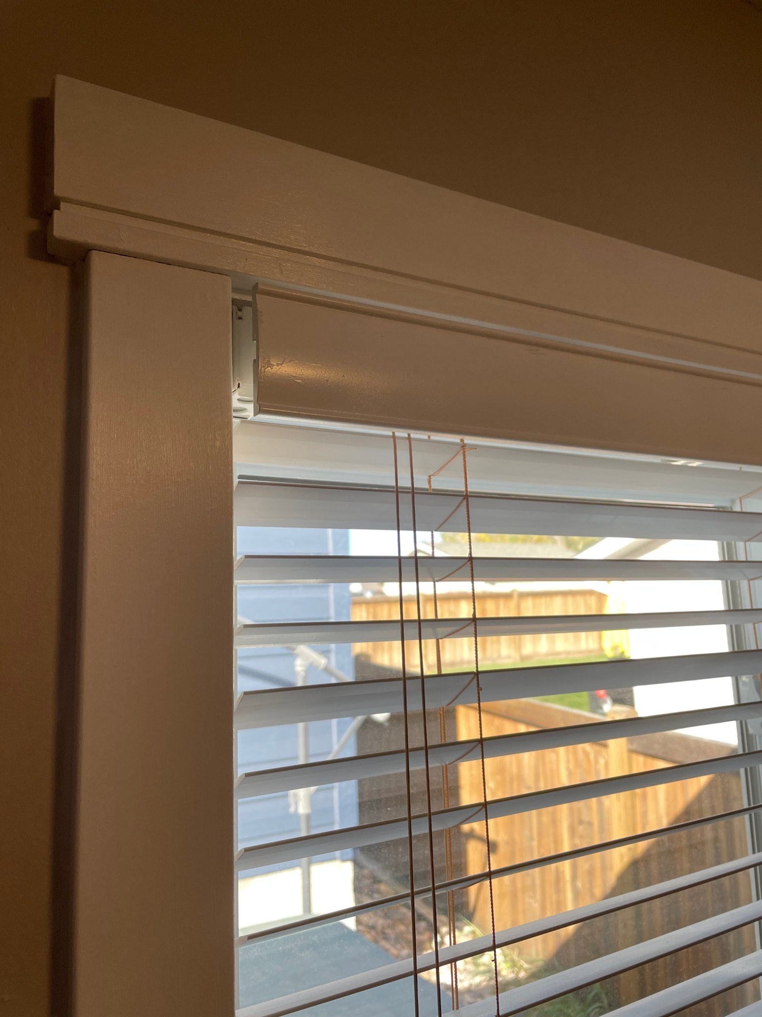 Kẹp valence cho rèm cửa Hunter Douglas 62.5mm