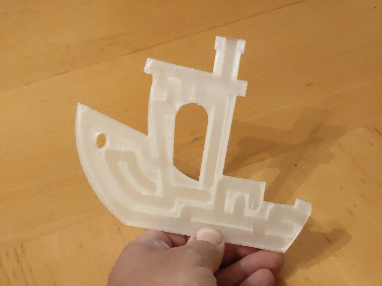 Mê cung bóng cho bi nhỏ với Benchy yêu thích