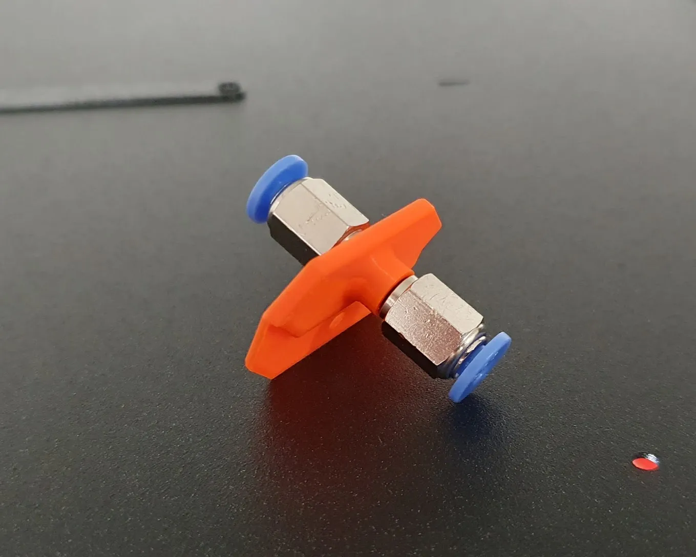 Đầu cắm cạnh cho ống PTFE PC4-M5 trong Enclosure Prusa Original