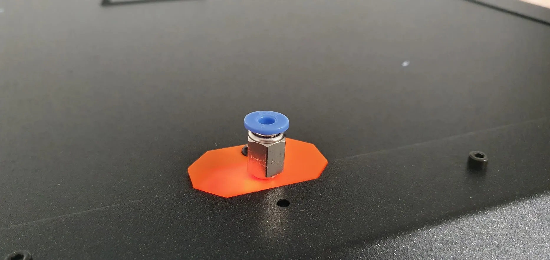 Đầu cắm cạnh cho ống PTFE PC4-M5 trong Enclosure Prusa Original