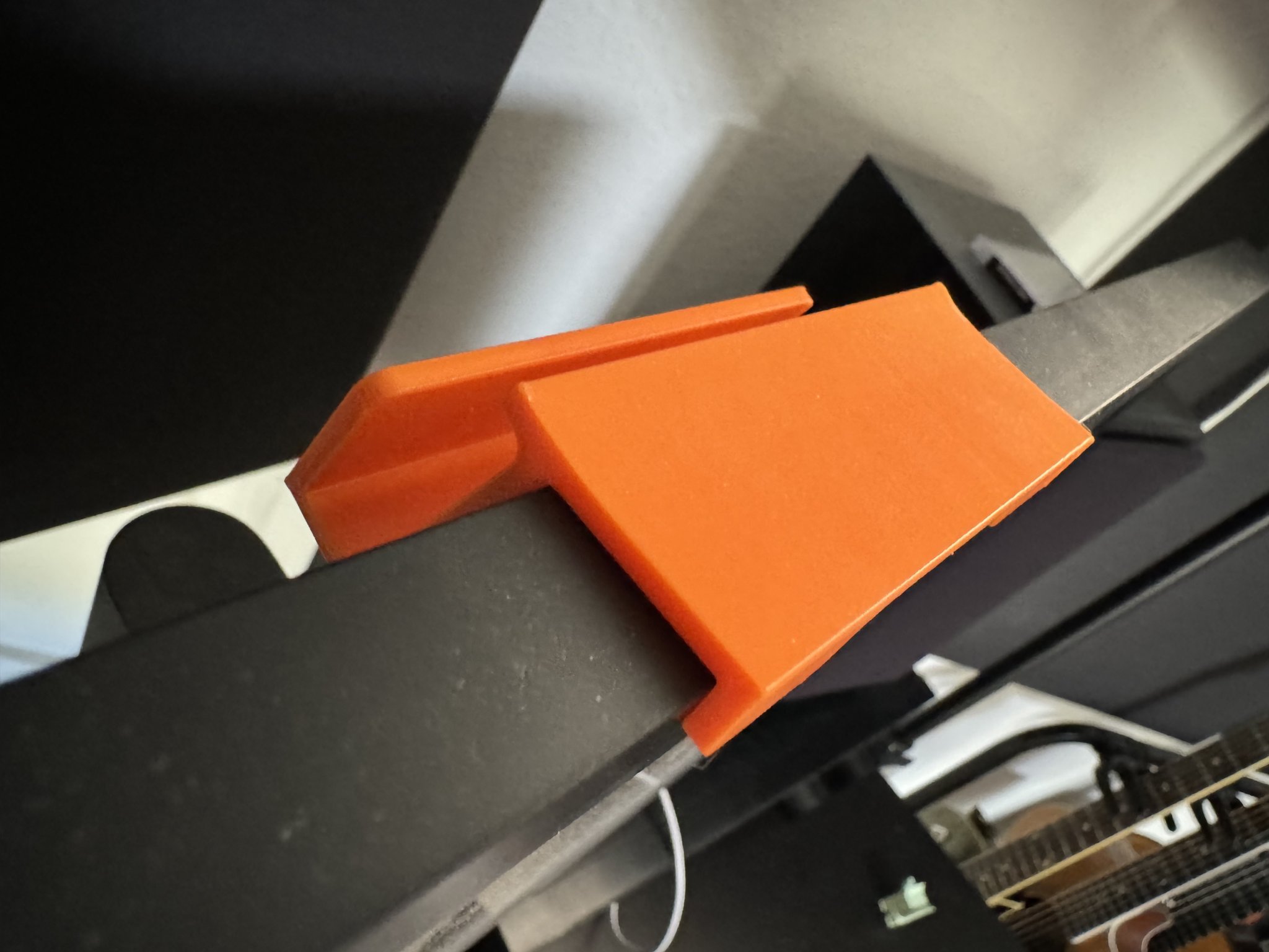 Giá đỡ màn hình cho iPhone sử dụng Continuity Camera